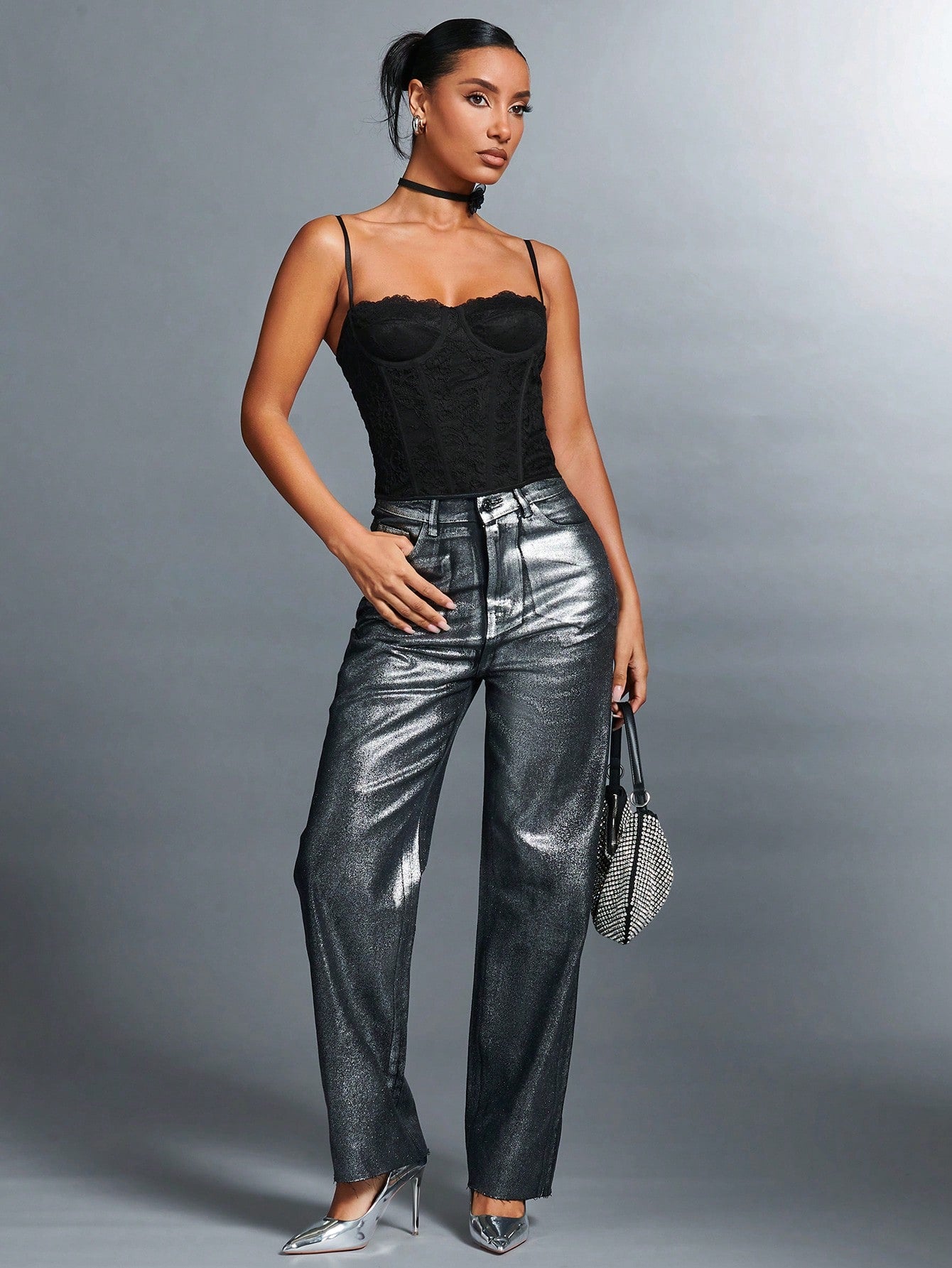 Top cropped preto,
Top sensual,
Cropped preto feminino,
Top vazado,
Cropped confortável,
Top de malha preto,
Top para festa,
Top elegante feminino,
Top com design ousado,
Cropped de alta qualidade.