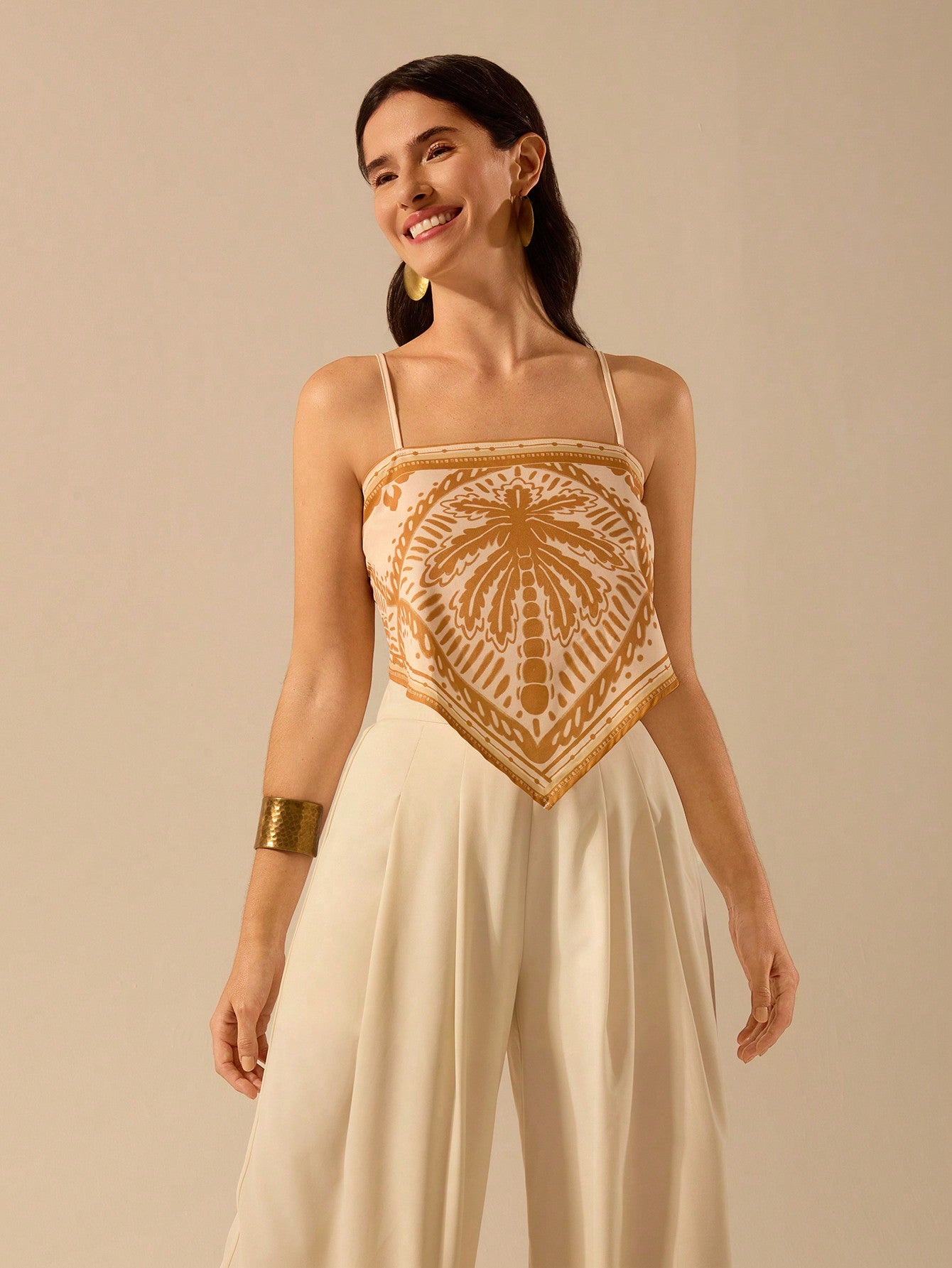Top cropped,
Cropped feminino,
Cropped confortável,
Top para festa,
Top elegante feminino,
Top com design ousado,
Cropped de alta qualidade.