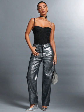 Top cropped preto,
Top sensual,
Cropped preto feminino,
Top vazado,
Cropped confortável,
Top de malha preto,
Top para festa,
Top elegante feminino,
Top com design ousado,
Cropped de alta qualidade.