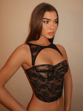 Top cropped preto,
Top sensual,
Cropped feminino,
Top vazado,
Cropped confortável,
Top de malha preto,
Top para festa,
Top elegante feminino,
Top com design ousado,
Cropped de alta qualidade.