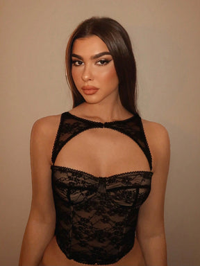 Top cropped preto,
Top sensual,
Cropped feminino,
Top vazado,
Cropped confortável,
Top de malha preto,
Top para festa,
Top elegante feminino,
Top com design ousado,
Cropped de alta qualidade.