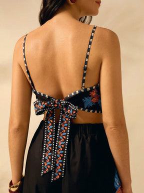 Top cropped,
Cropped feminino,
Cropped confortável,
Top para festa,
Top elegante feminino,
Top com design ousado,
Cropped de alta qualidade.