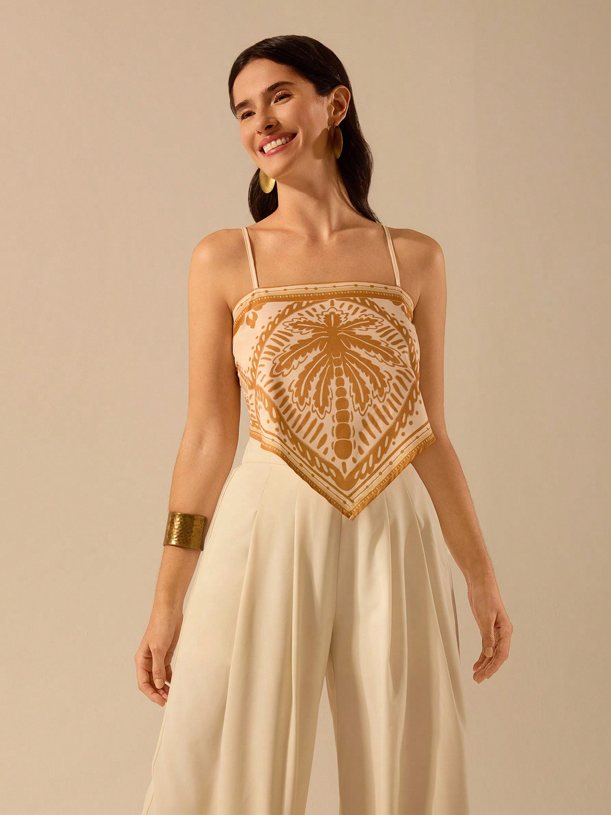 Top cropped,
Cropped feminino,
Cropped confortável,
Top para festa,
Top elegante feminino,
Top com design ousado,
Cropped de alta qualidade.