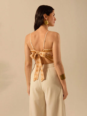 Top cropped,
Cropped feminino,
Cropped confortável,
Top para festa,
Top elegante feminino,
Top com design ousado,
Cropped de alta qualidade.